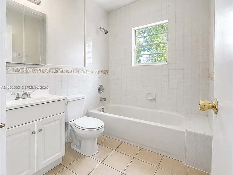 821 SW 2nd St — Photo 9