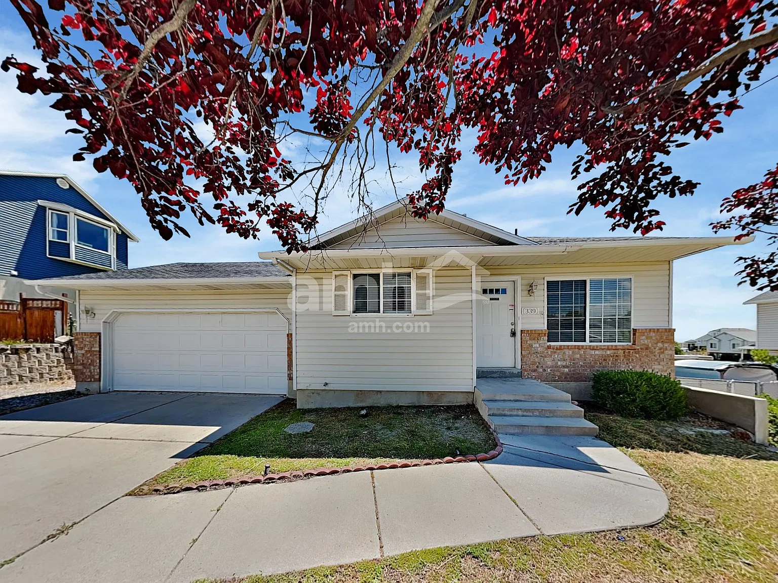 4 bed, 2.0 bath, 2430 sqft, $2,700 — Photo 1