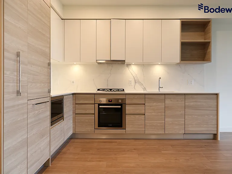 595 Austin Ave — Photo 2