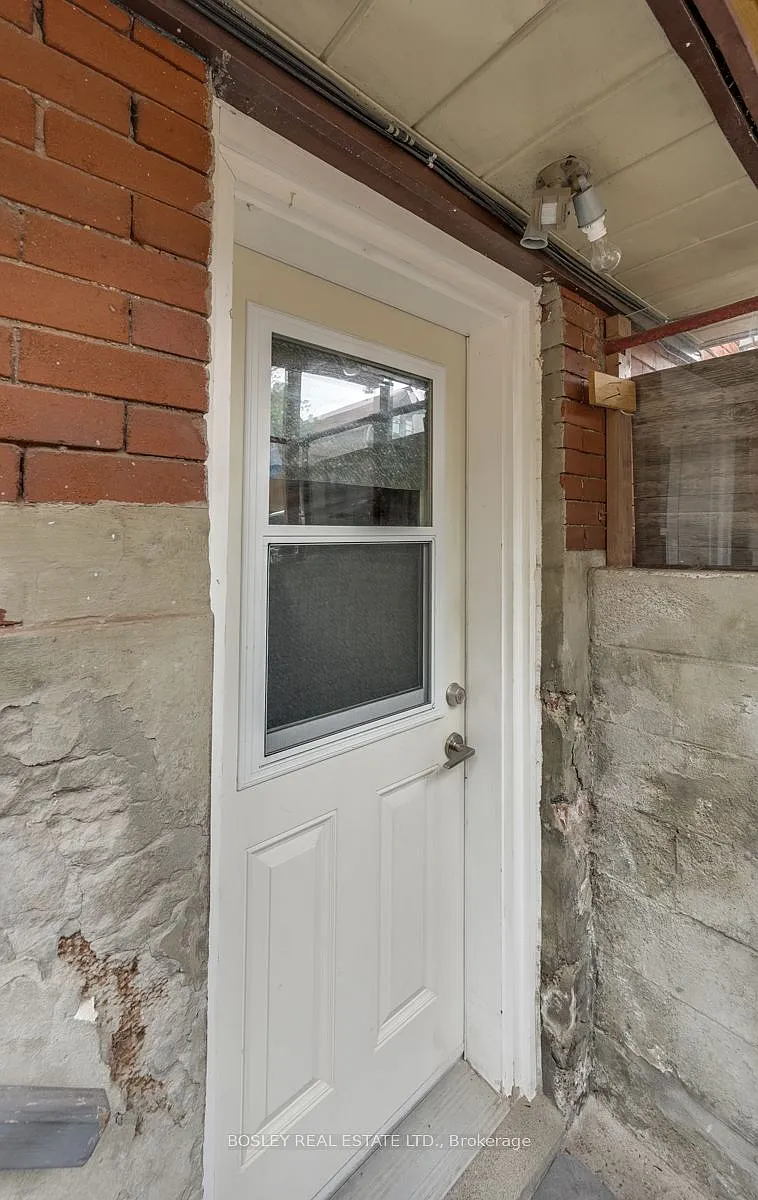 Building Photo - 45 Rusholme Park Cres #BASEMENT