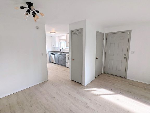 4th image of 4017 Pacific Ave