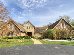 19 Croydon Ln, Oak Brook, IL 60523