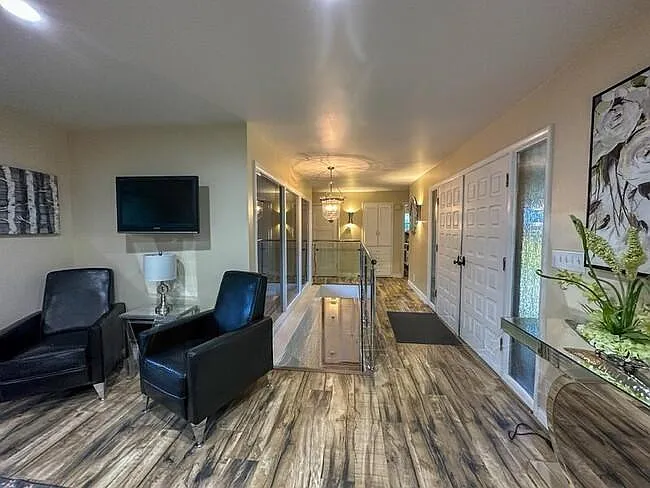 1543 Oakcrest Dr — Photo 13