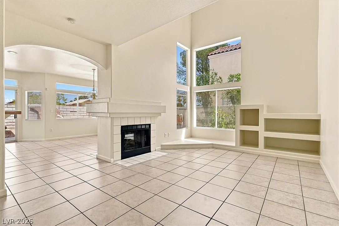 3 bed, 2.5 bath, 1806 sqft, $2,095 — Photo 4