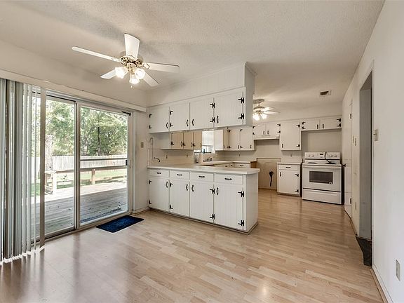 3rd image of 226 La Jolla Dr