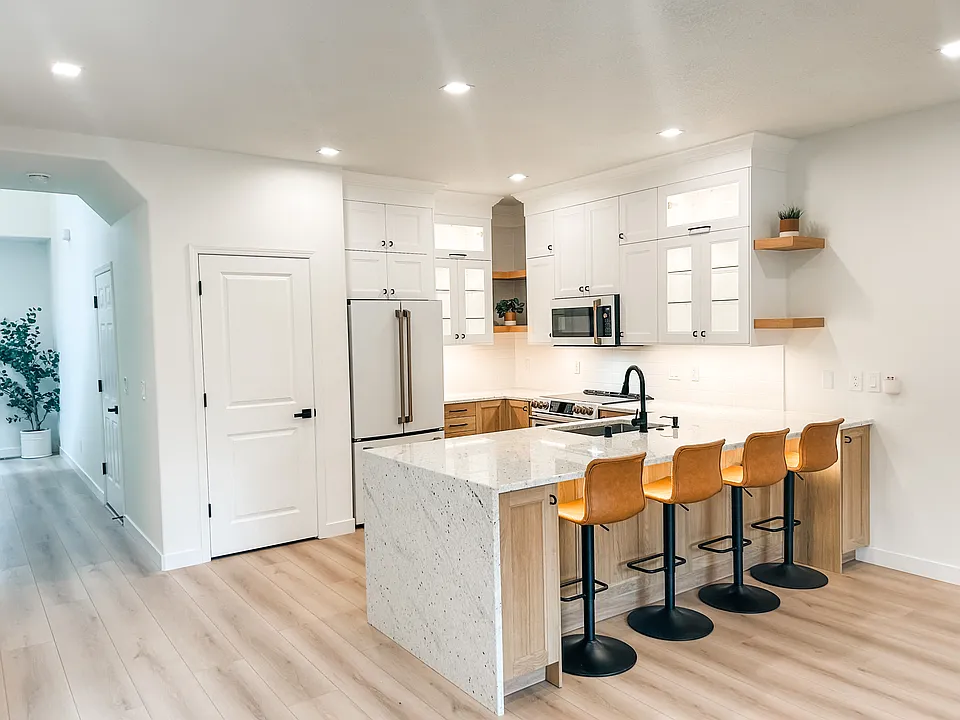 387 SW Garfield Ave #200