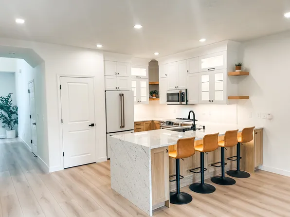 387 SW Garfield Ave Unit 200, Bend, OR 97702