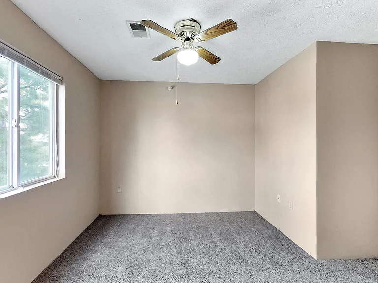 Cambridge Apartments — Photo 40