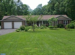 1570 Old Plains Rd, Pennsburg, PA 18073