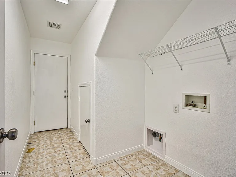 10131 Hollis Mountain Ave — Photo 32