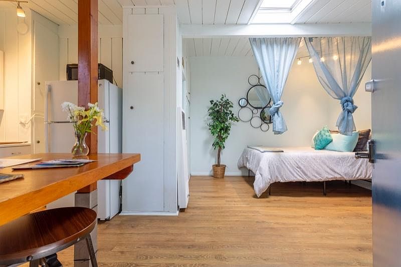 1st image of 4718 Voltaire St #8