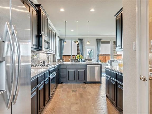 Home images & Floor Plans are for illustration purposes only & may vary from actual home