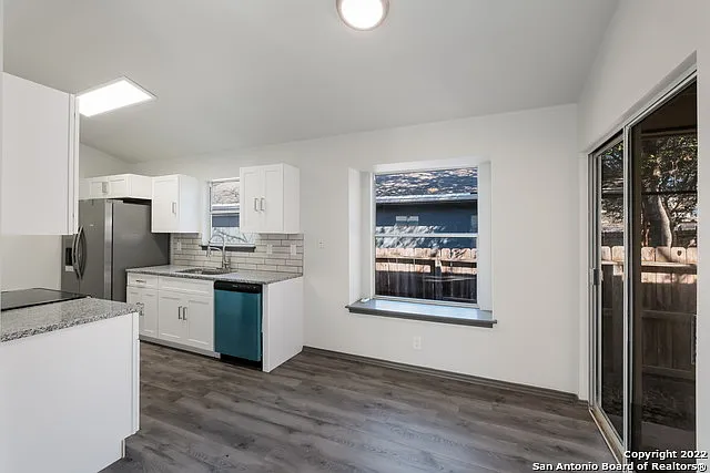 9014 Gill Brg — Photo 16