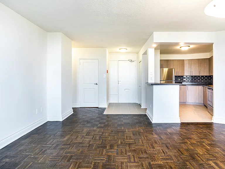35 Esterbrooke Ave — Photo 10