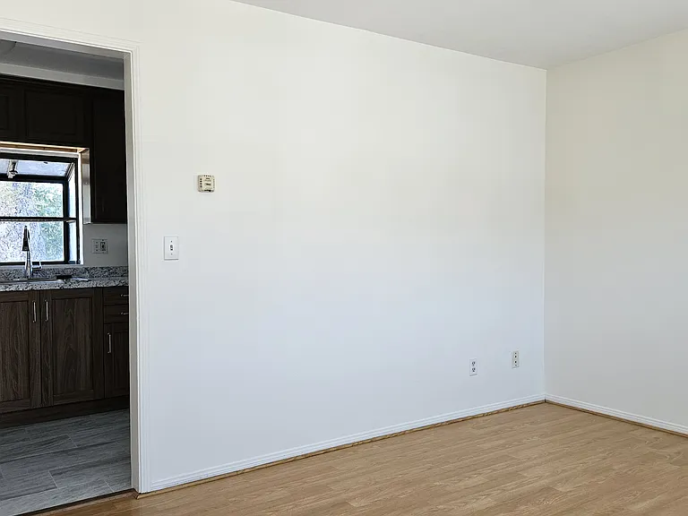 923 1/2 E Hershey Ave — Photo 2