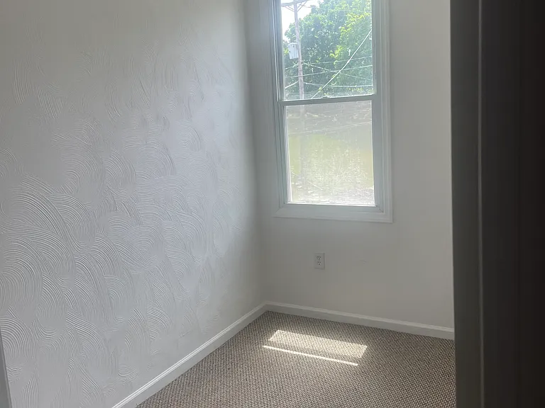 569 Greenfield Ave — Photo 6