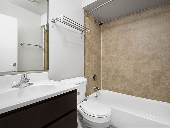 5th image of 707 W Sheridan Rd APT 412