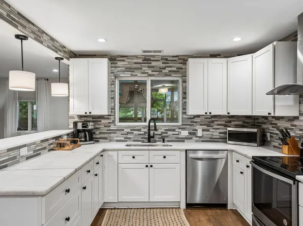1129 Armstrong Ave, Charleston, SC 29407