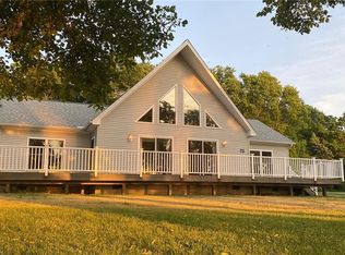 1012 W Lakeshore Dr, Kelleys Island, OH 43438