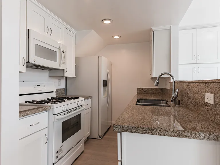 329 Sierra St #4 — Photo 6