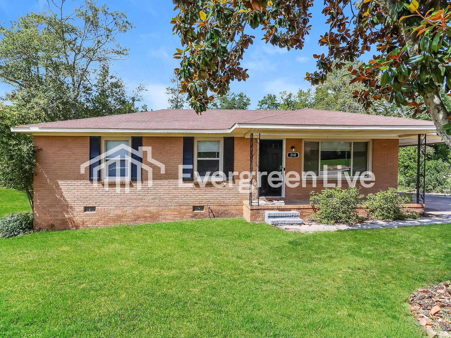 3 bed, 1.5 bath, 1092 sqft, $1,145 — Photo 1