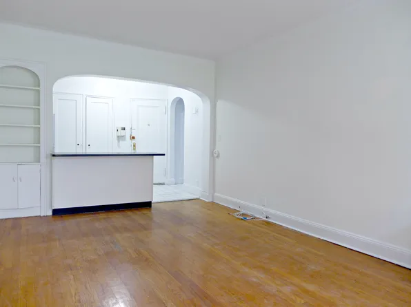 322 East 55th Street image 4 of 5