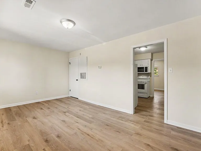 1309 Hudson Ave #C10 — Photo 3