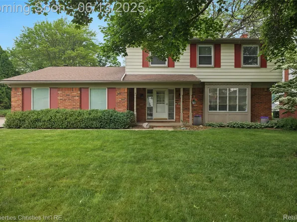 6821 Tamerlane Dr, West Bloomfield, MI 48322