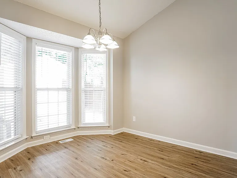 203 Zircon Ln — Photo 6
