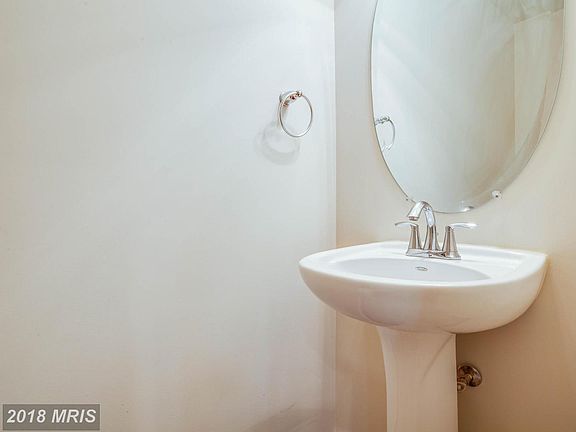 Bath Half On Main With Pedestal Sink