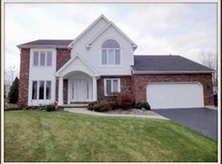 9 Sunburst Cir, East Amherst, NY 14051