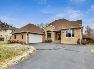 616 S Butterfield Rd, Libertyville, IL 60048