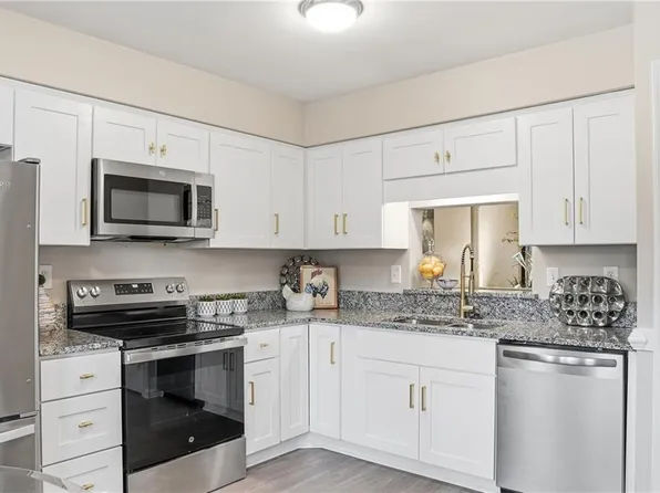325 Gambrill Ct, Virginia Beach, VA 23462
