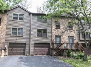 30 Chesterton Ct, Fairport, NY 14450