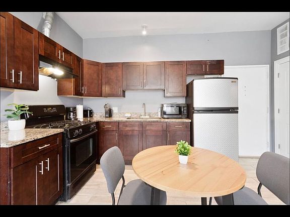 3rd image of 2735 W Devon Ave Suite 205