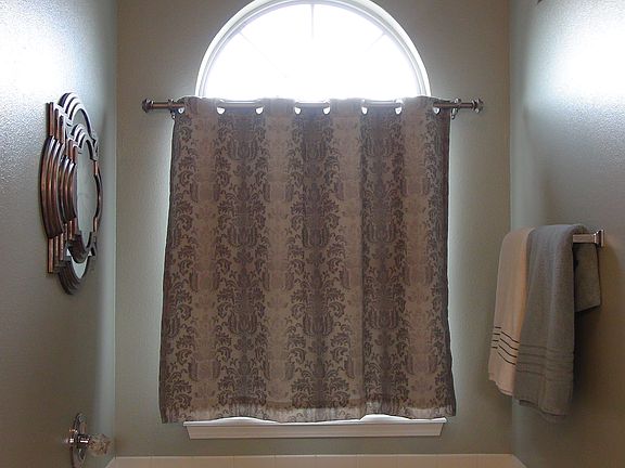 Master bathroom Jetted tub