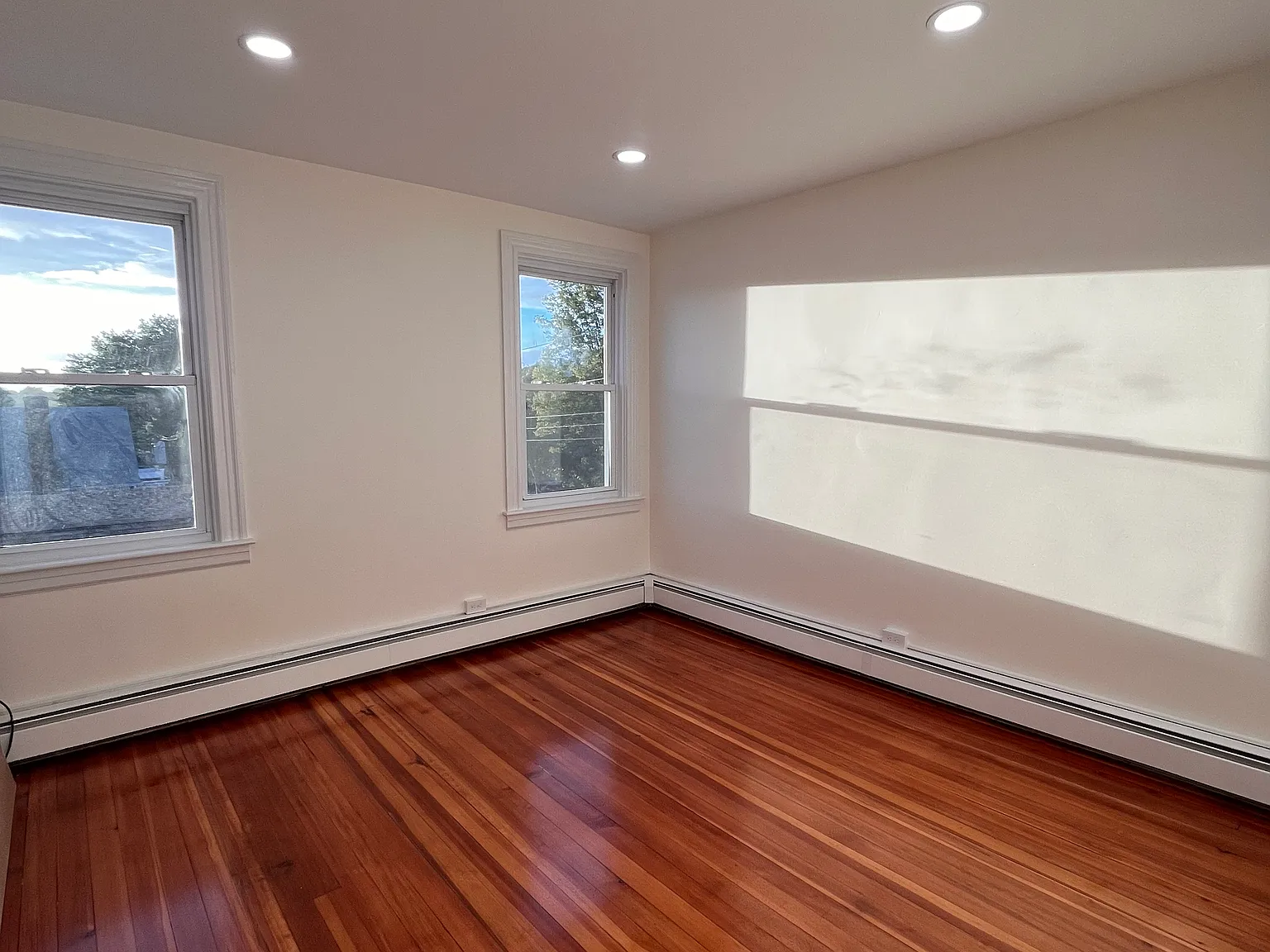 3 bed, 1200 sqft, $2,100 — Photo 2