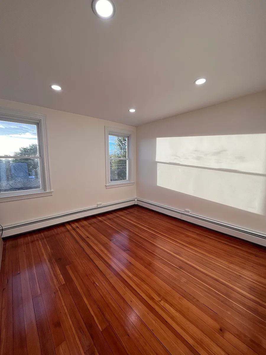 Building Photo - 138 Sandringham Ave #2