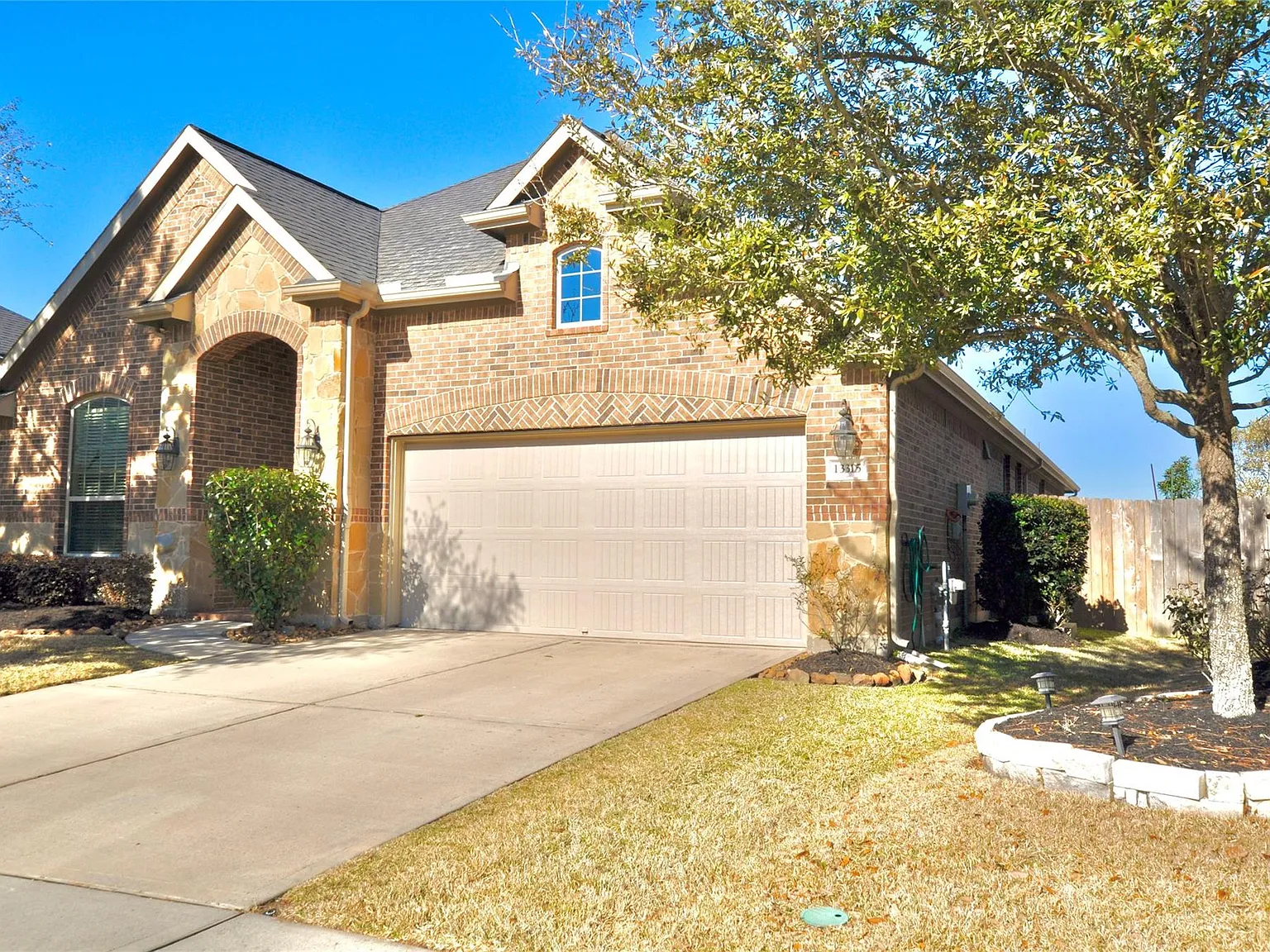 3 bed, 3.0 bath, 2254 sqft, $2,500 — Photo 3
