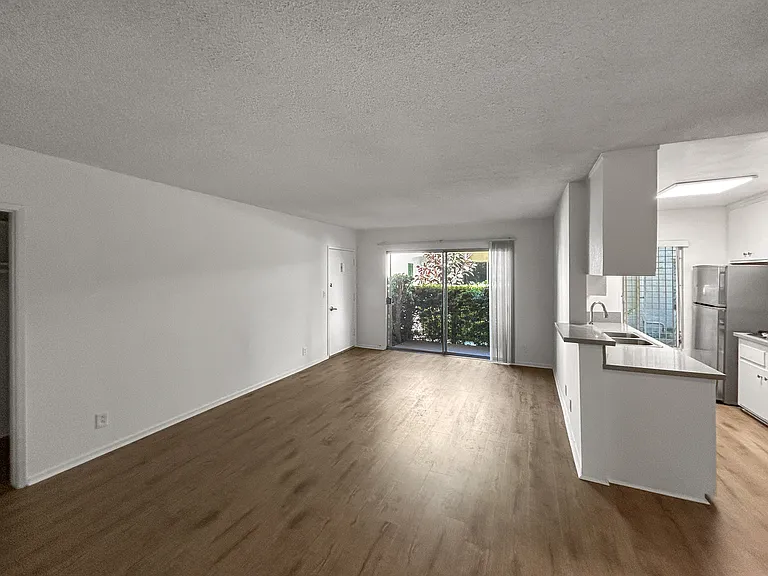 1246 Wellesley Ave #10 — Photo 8