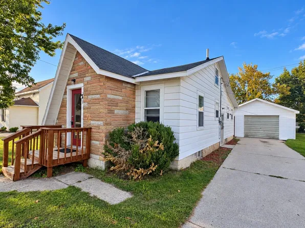 141 E Grout St, Gladwin, MI 48624