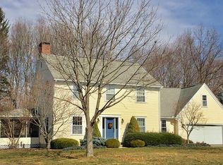 27 Rosemary Ln, Amherst, MA 01002