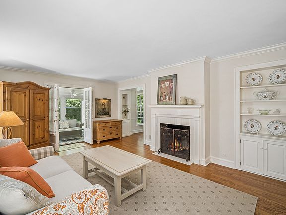 4th image of 1342 Larrabee Ln