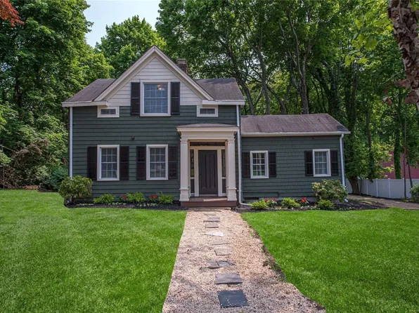 116 N Country Road, Setauket, NY 11733