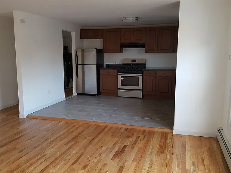 511 1st Ave — Photo 4