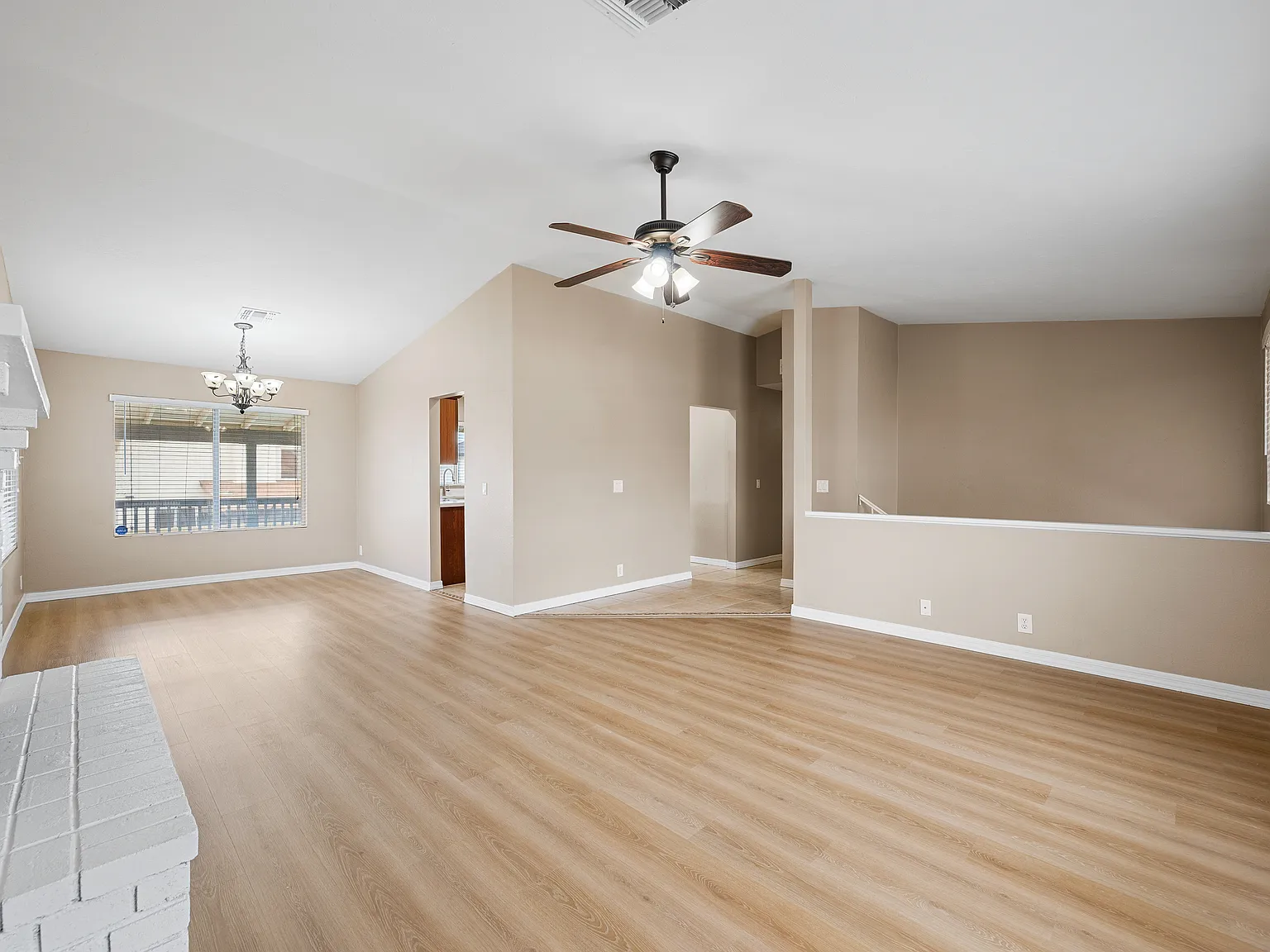 5 bed, 2718 sqft, $2,995 — Photo 3