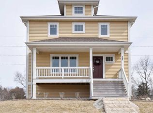 486 Bleeker St, City Of Delafield, WI 53018