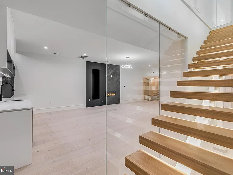 8757A Brook Rd — Photo 33