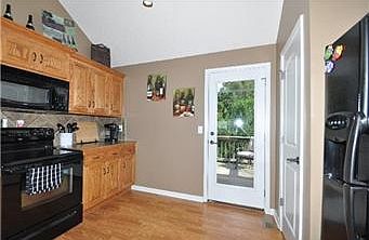 4th image of 10412 Metropolitan Ave