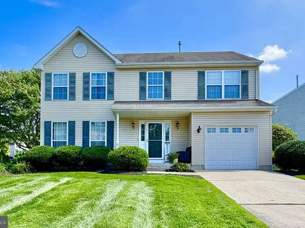 24 Woodyfield Ln, Delran, NJ 08075